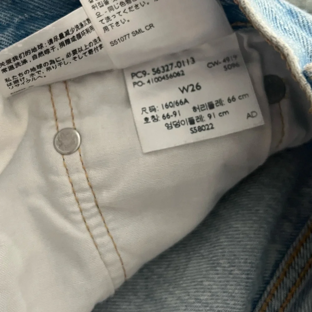 Levi’s Shorts 501 - Picture 2 of 2